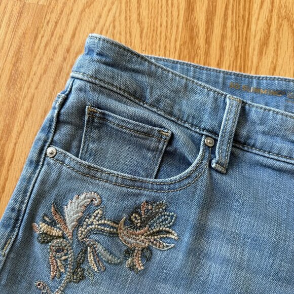 So Slimming Girlfriend Jeans Size 10 Embroidered Slim Leg Crop Light Wash Blue - Picture 15 of 16